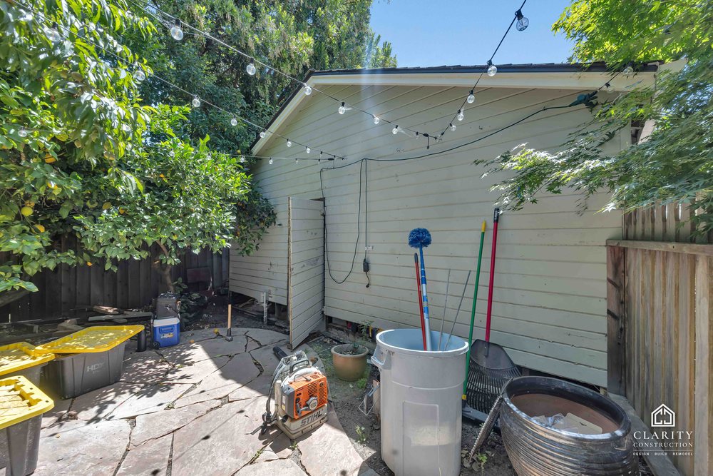 The detached garage in San Jose at the start of the conversion